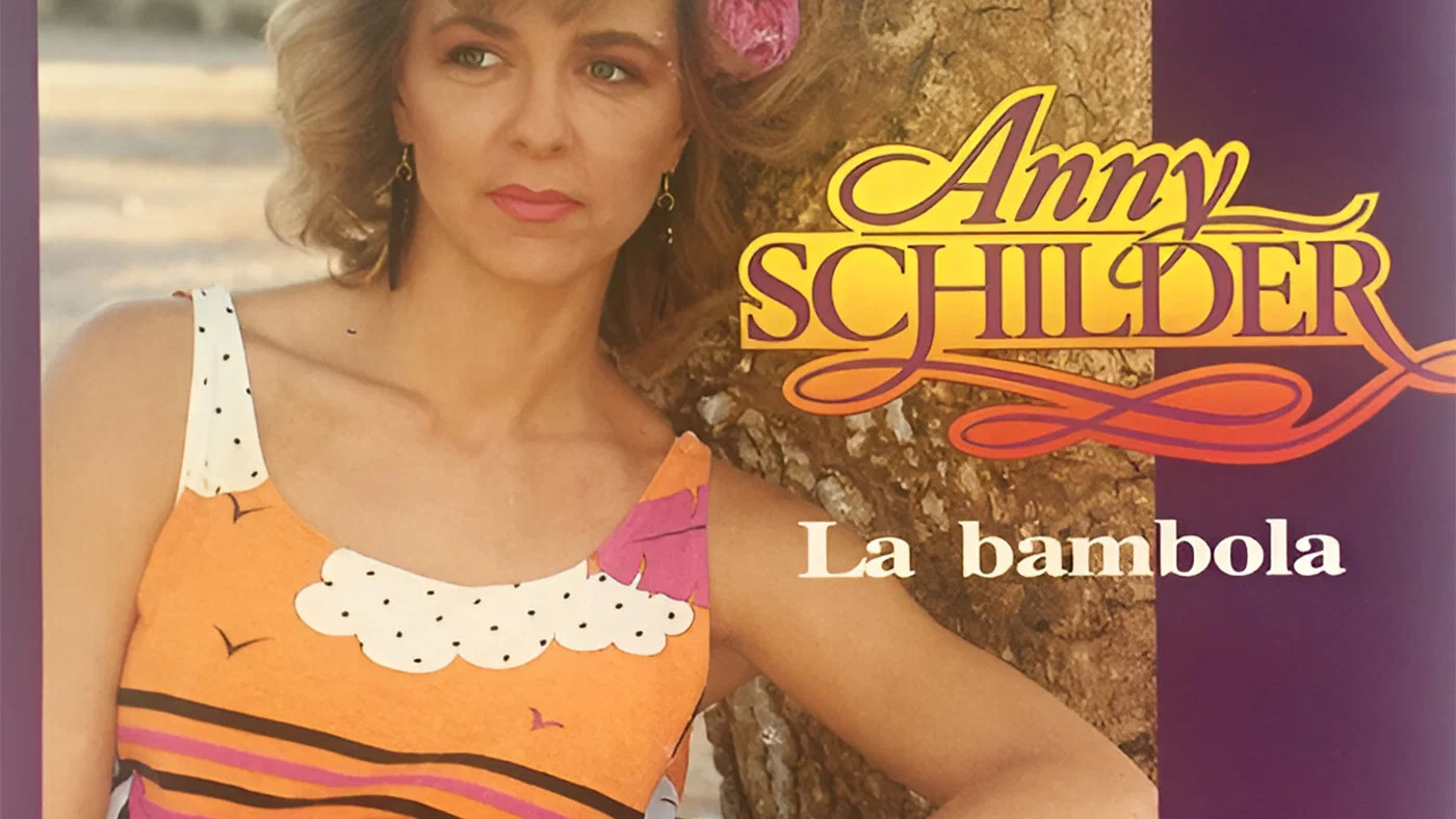 La Bambola background