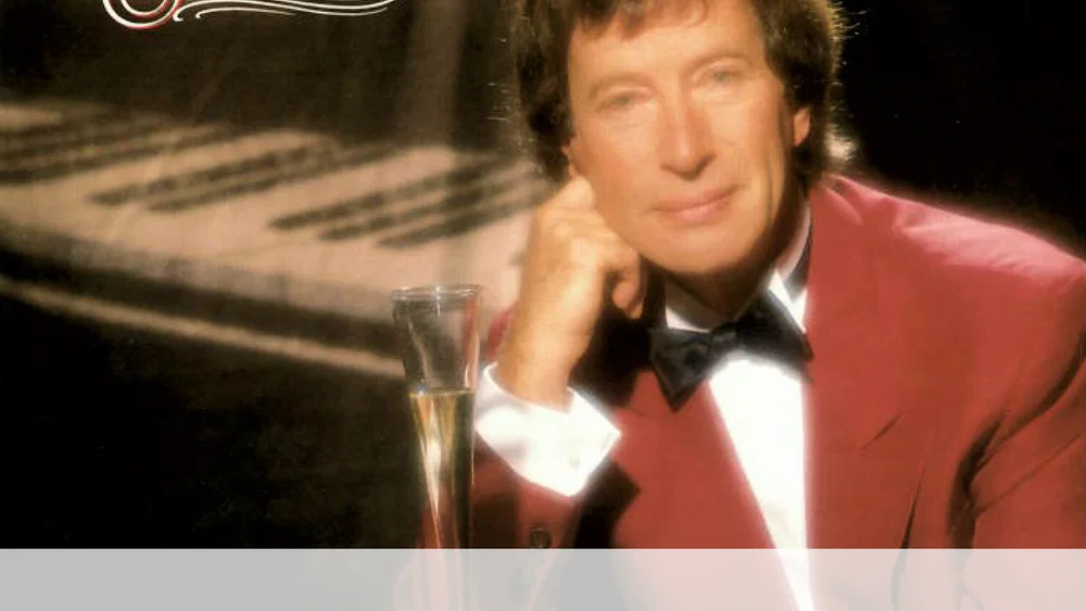 Serenata - Expanded Edition background
