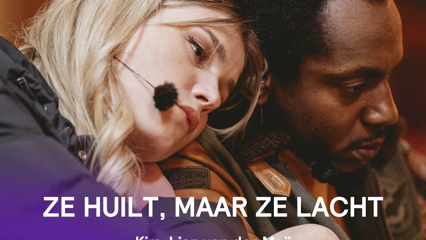 Ze Huilt, Maar Ze Lacht background