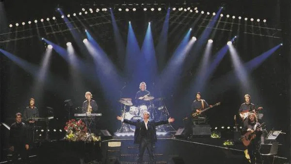 Live - Hoogtepunten Uit 10 Jaar Theaterconcerten background