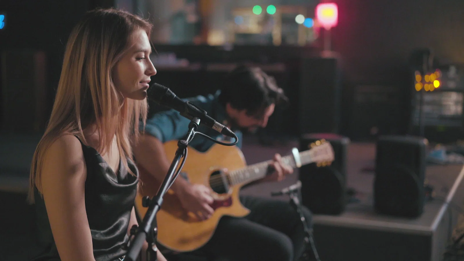 Leef - Vevo Live Acoustic background