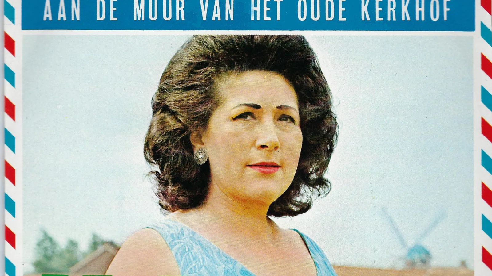 Achter Tralies en Muren / Aan de Muur van het Oude Kerkhof background