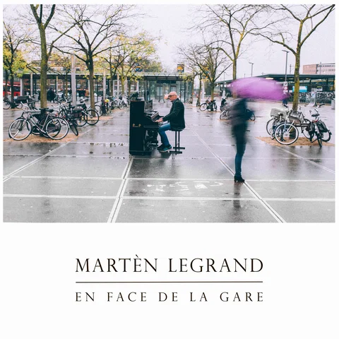 En face de la gare