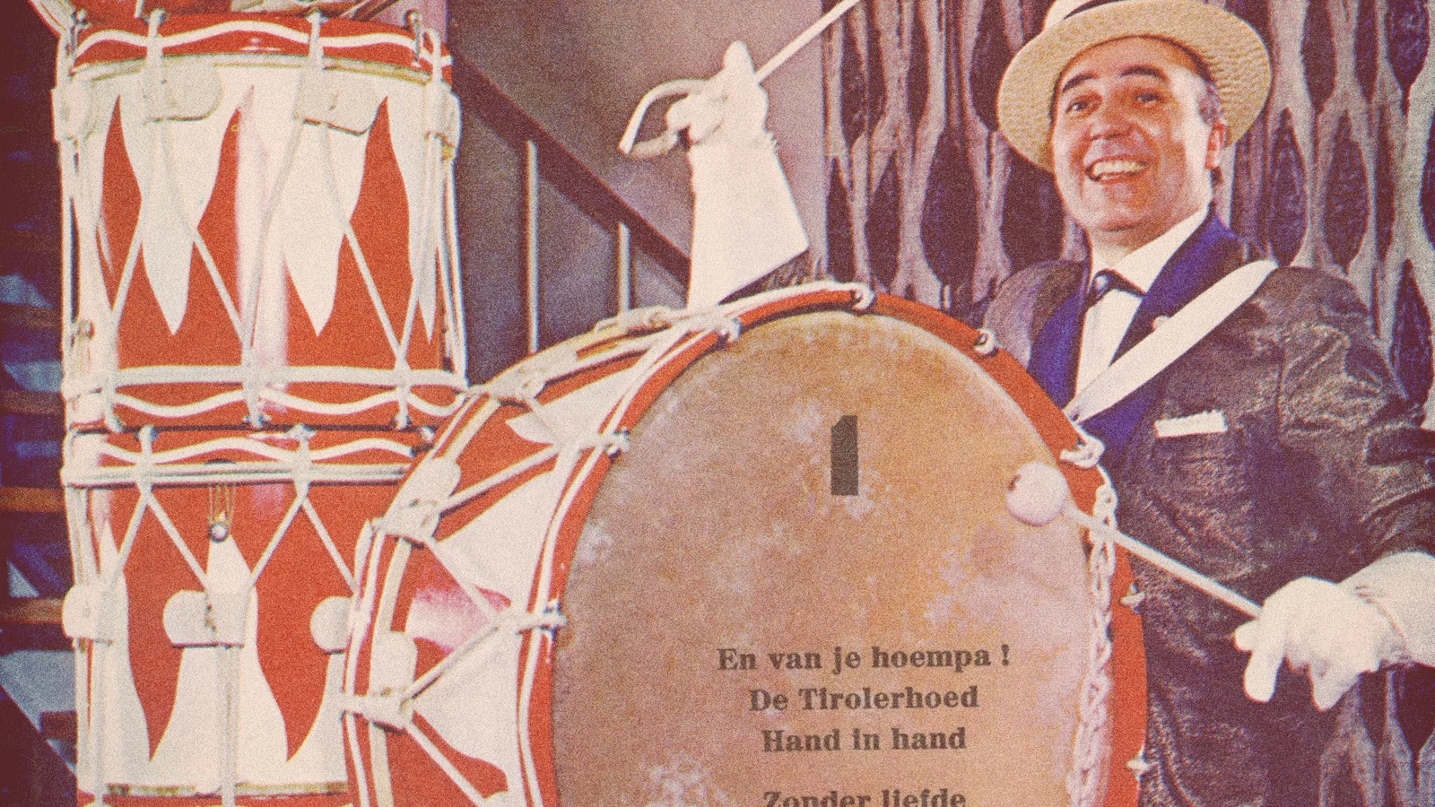 En Van Je Hoempa, Vol. 1 background