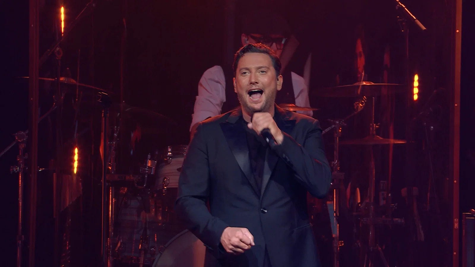 Vanavond (Uit M'n Bol) - Live in Carré 2023 background