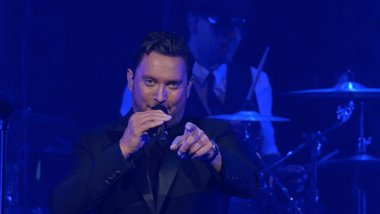 I'm Still Standing - Live in Carré 2023 background
