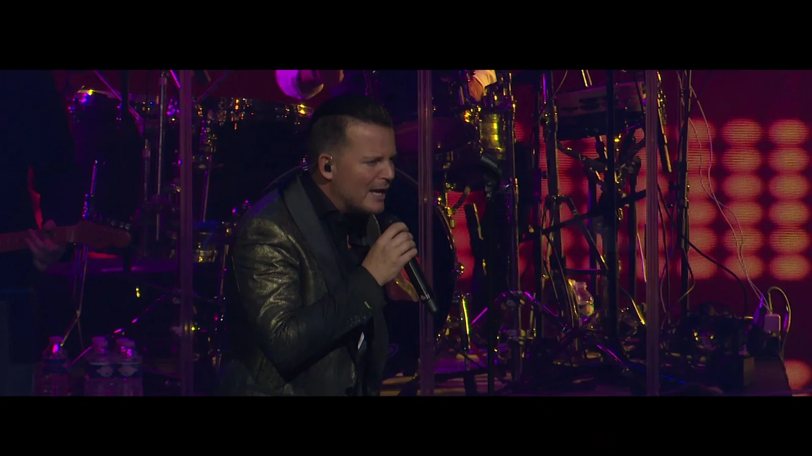 The Way To Your Heart (Live In AFAS Circustheater) background