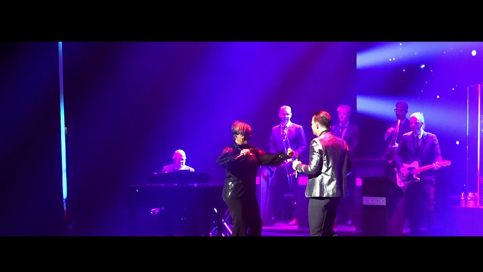 Tonight (Live In AFAS Circustheater) background