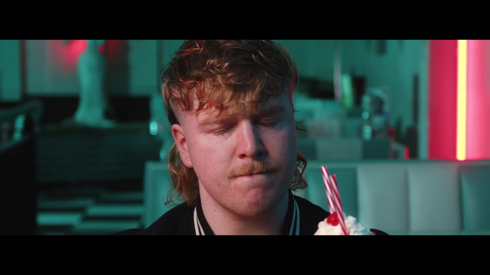 Milkshakes & Heartbreaks background