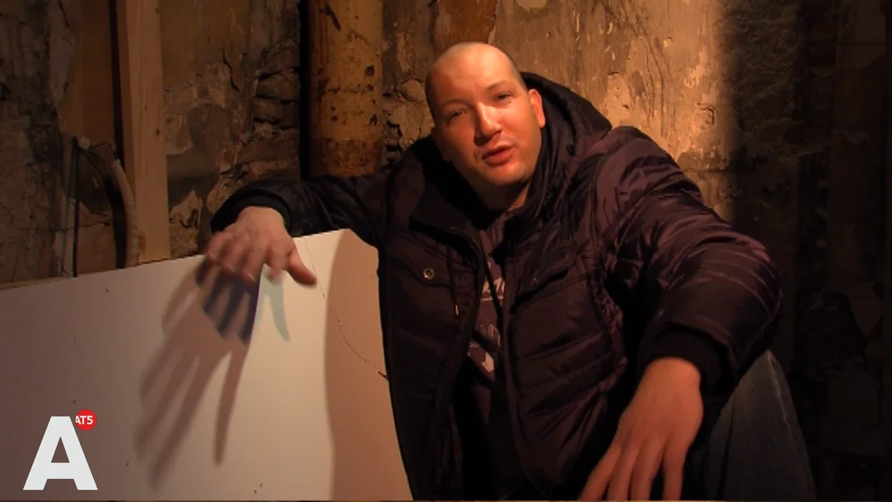 Aflevering 3 - Johnny Jordaan background