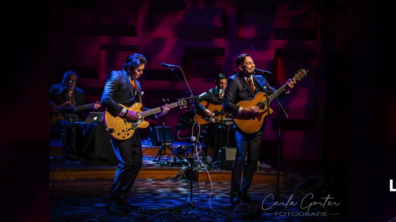 Save The Last Dance For Me (Live In De Doelen) background