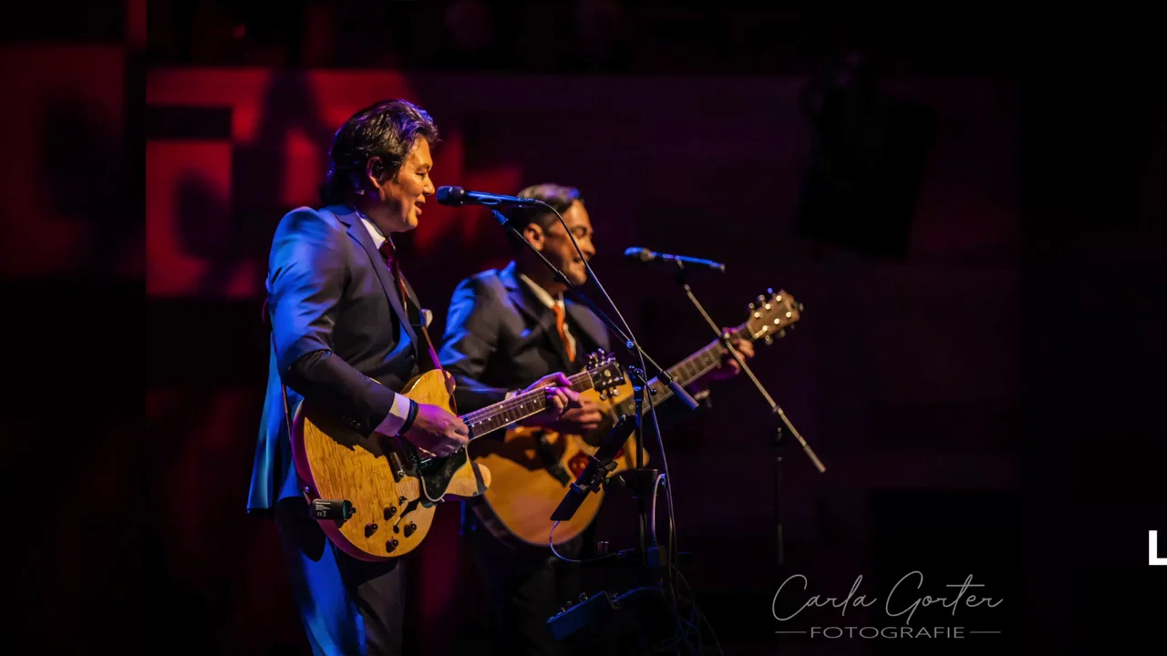 I Shall Be Released (Live In De Doelen) background