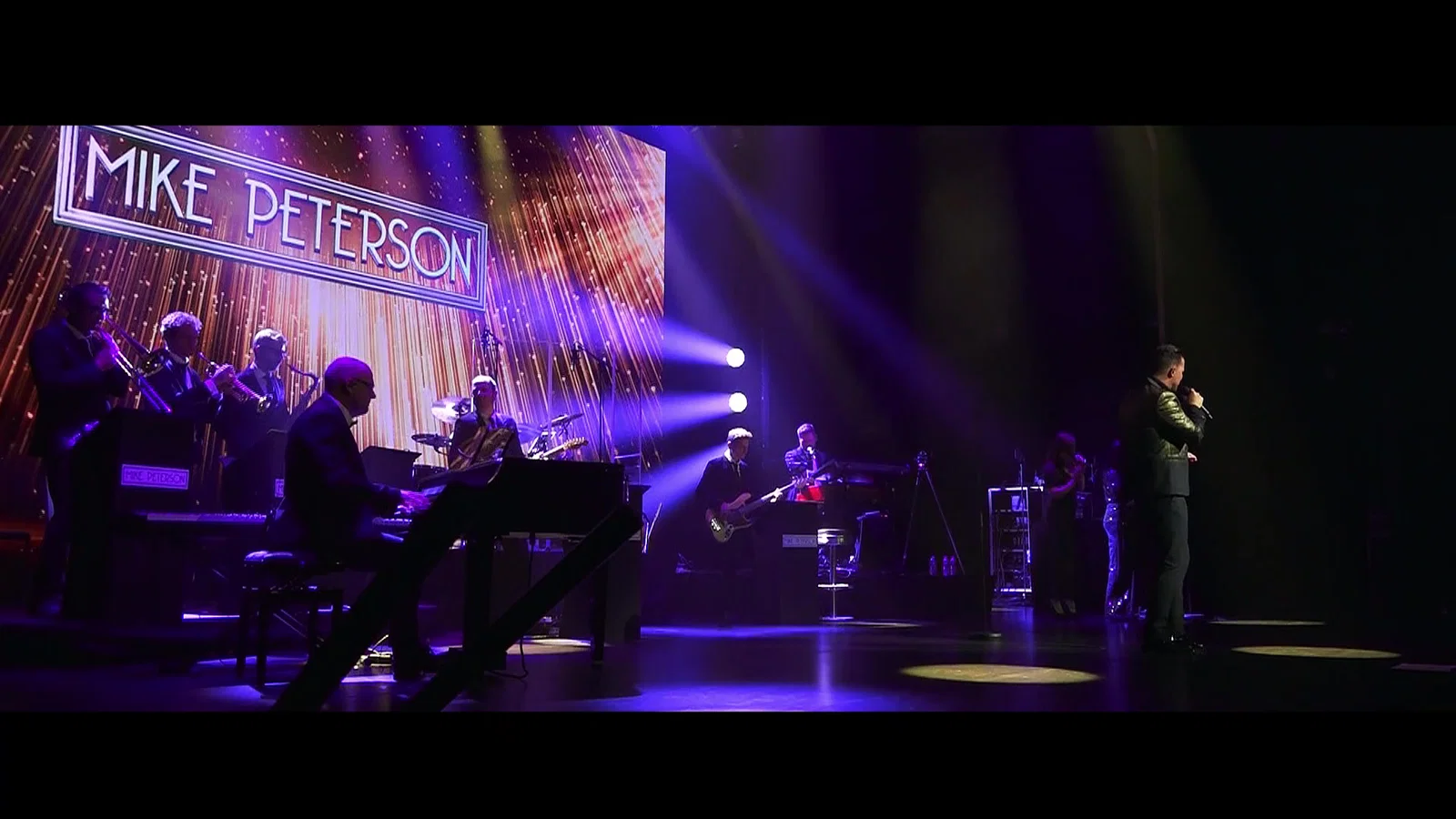 Terug Naar Jou (Live In AFAS Circustheater) background