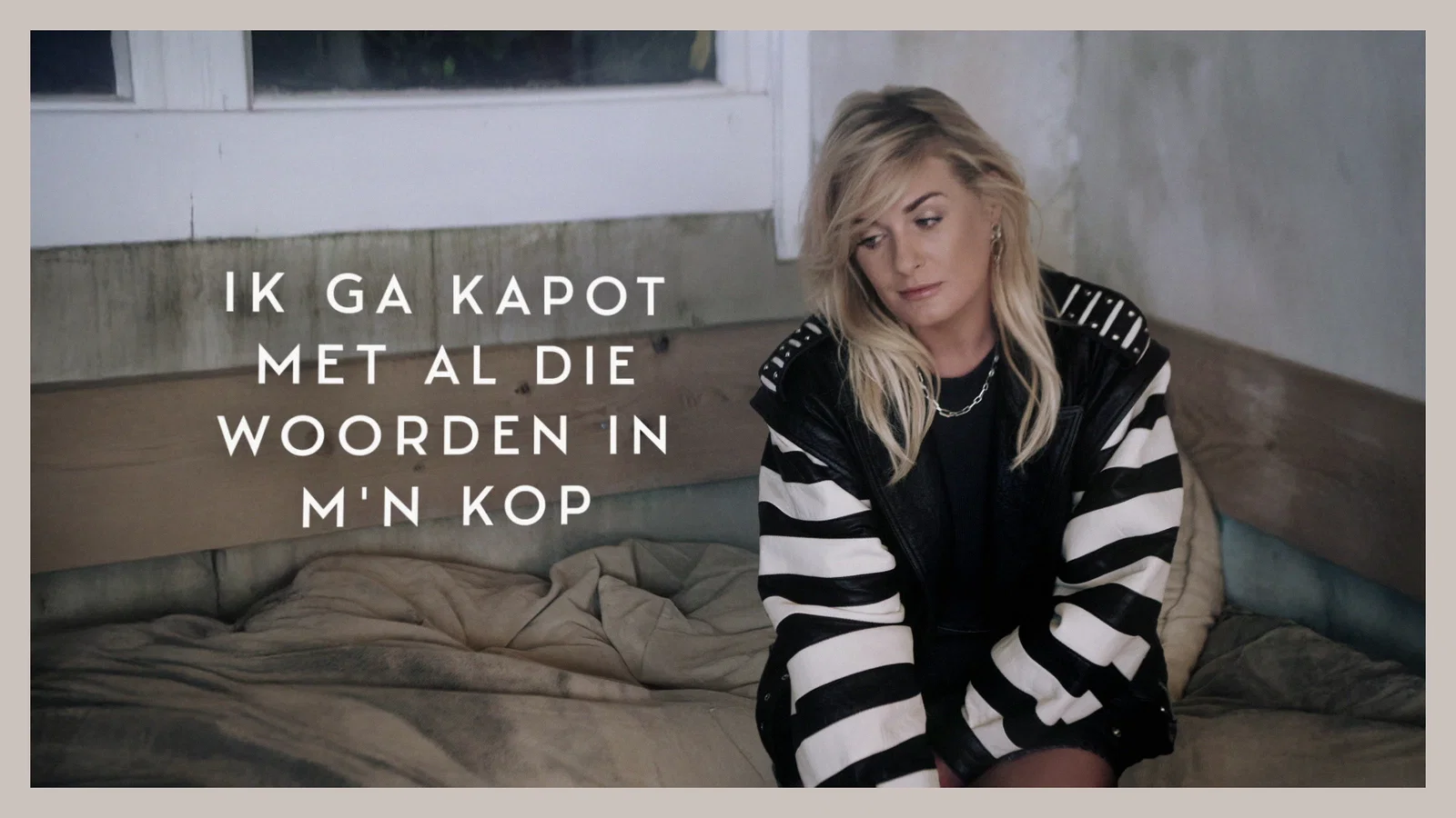 Schreeuwen (Lyric Video) background