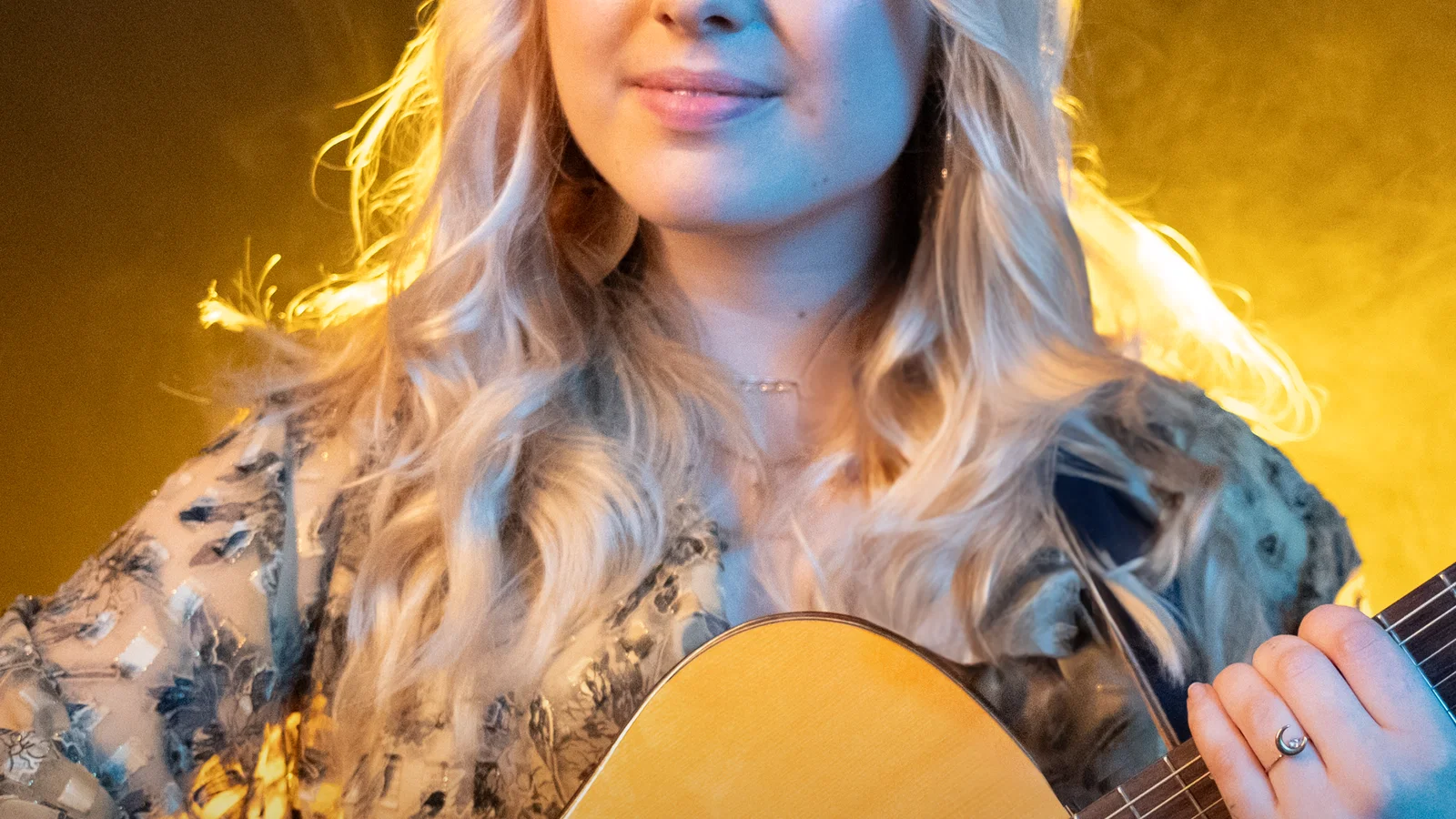 Stiekem Hoop Ik | Live @ Qisum Studio background
