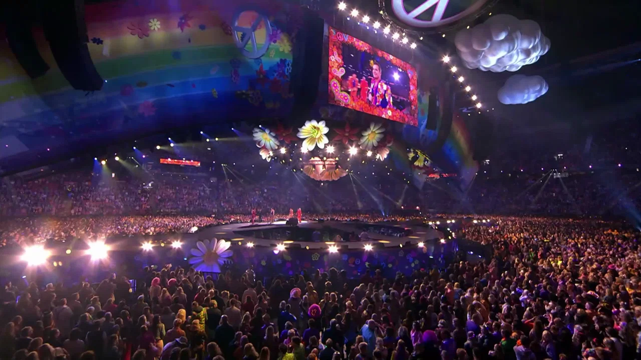 Bizzey In The House | 2022 background