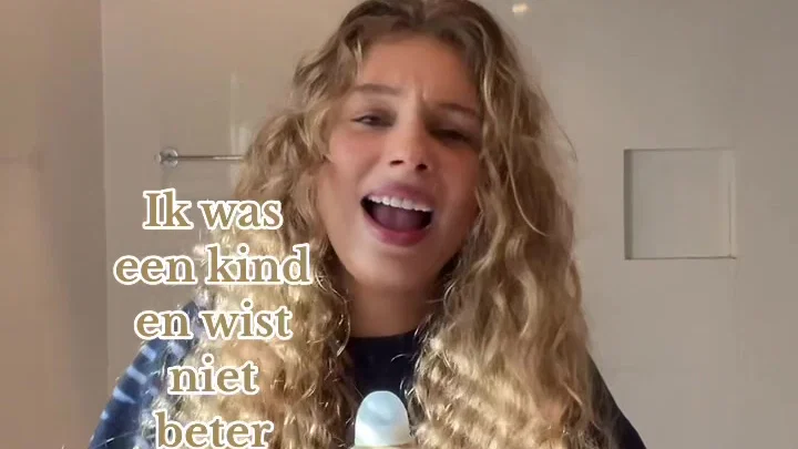 Wie kent... Het Dorp background