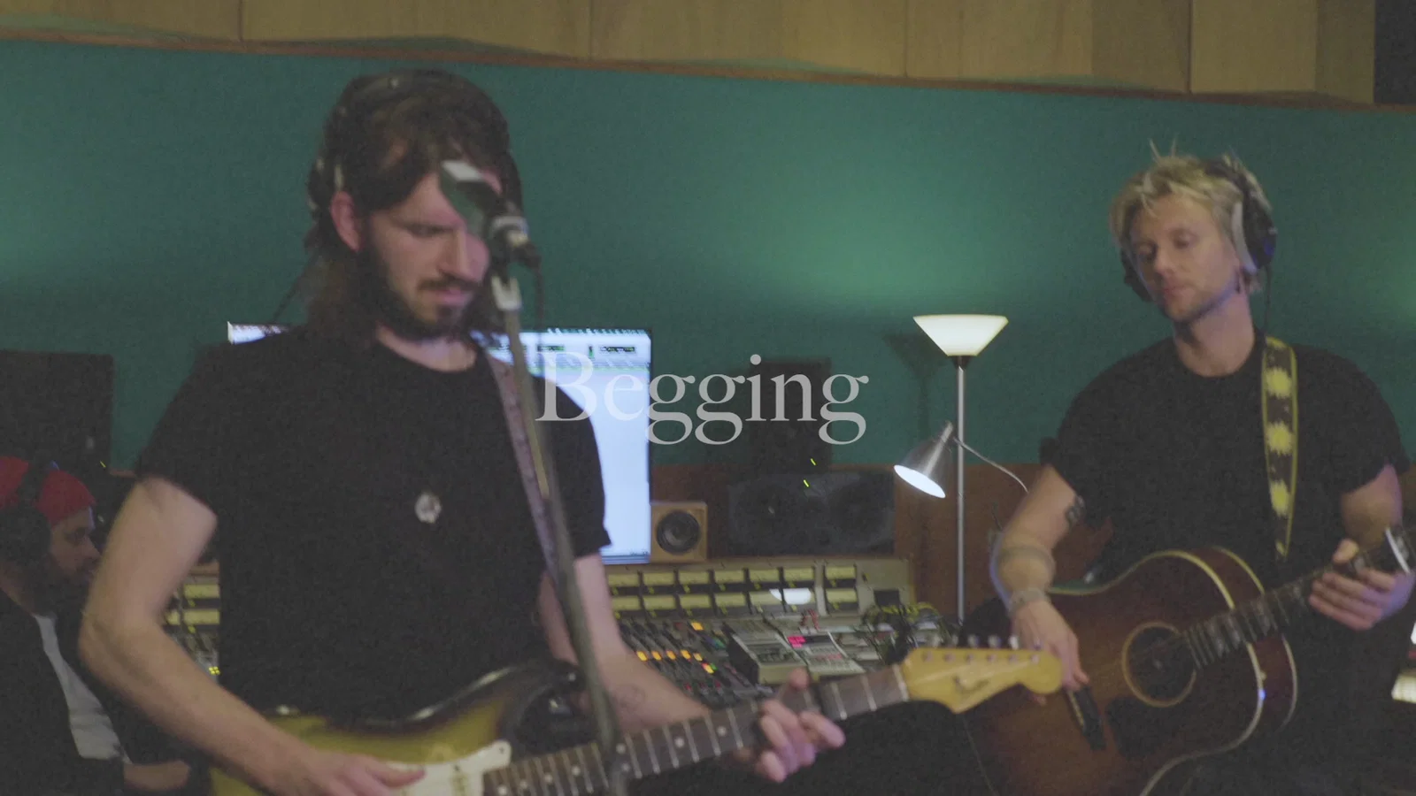 Beggin' - Live background