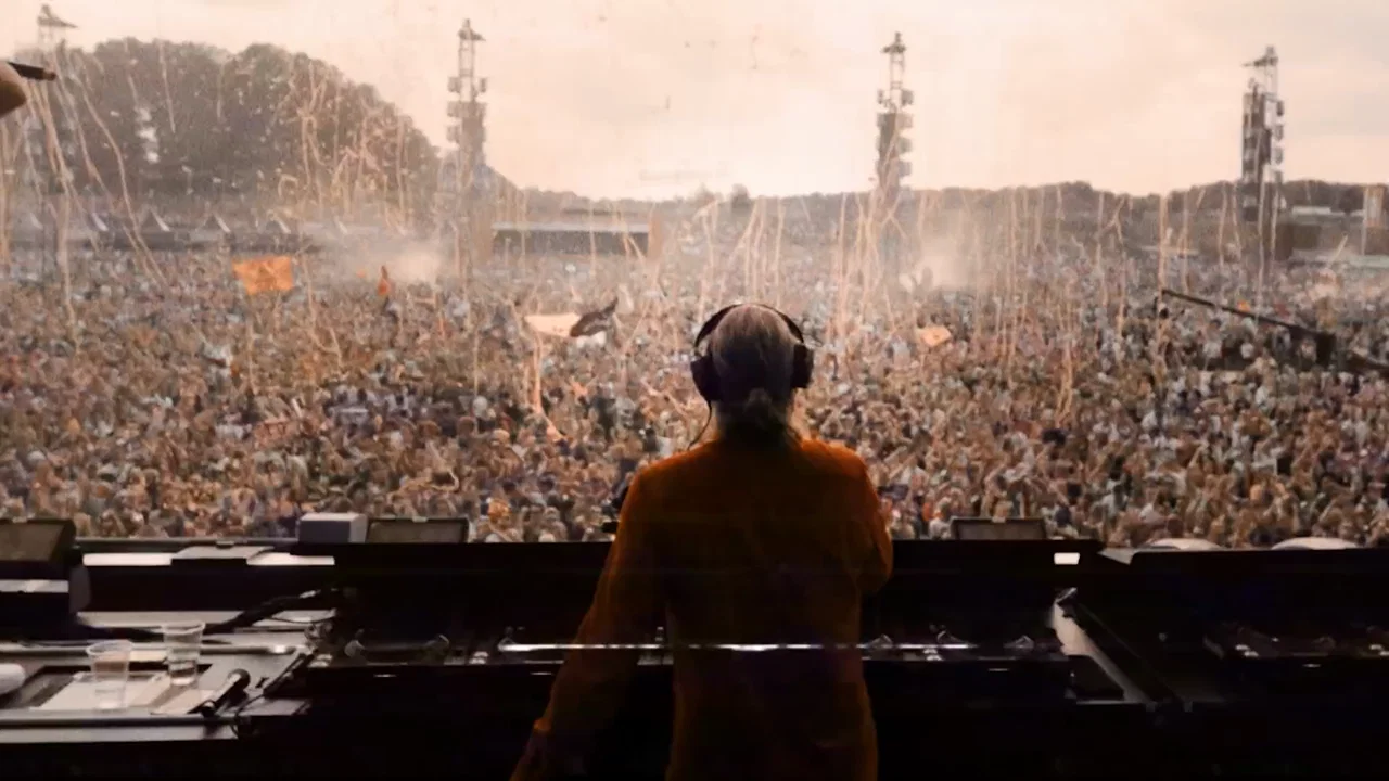 PAROOKAVILLE 2022 - PAUL ELSTAK background