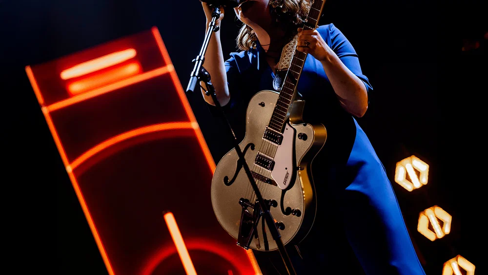 Lose Control - Live background