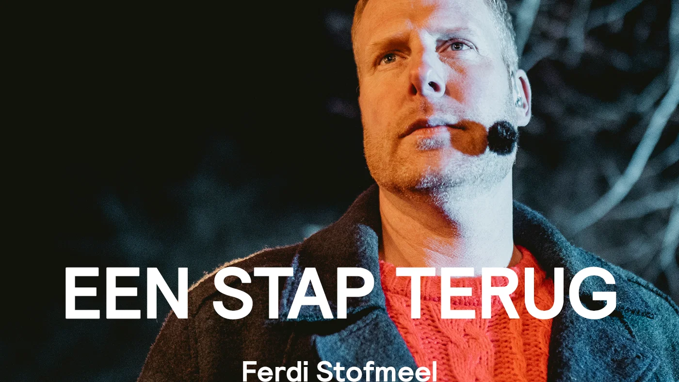 Een Stap Terug background
