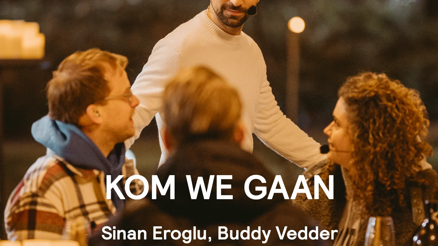 Kom We Gaan background