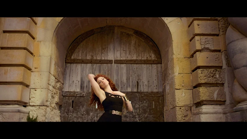 Ride Like The Wind/Cabalgaré - Spanglish version background