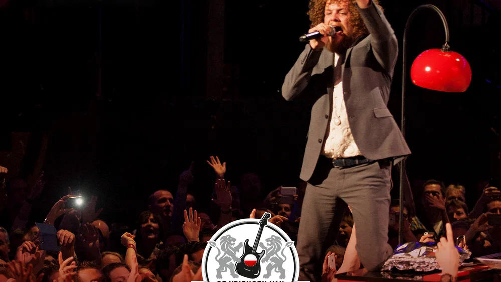 Kleine Jongen - Live From De Vrienden Van Amstel LIVE! / 2015 background