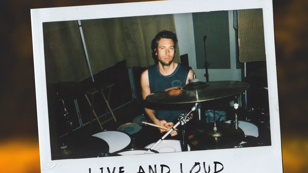 Live And Loud background