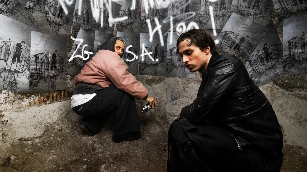 Quatre Mains background