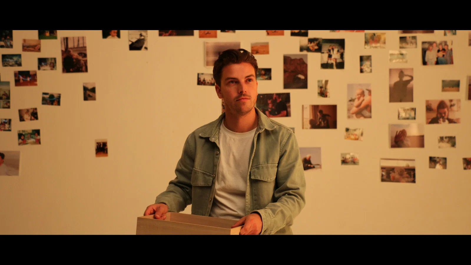 Foto - Official Music Video background