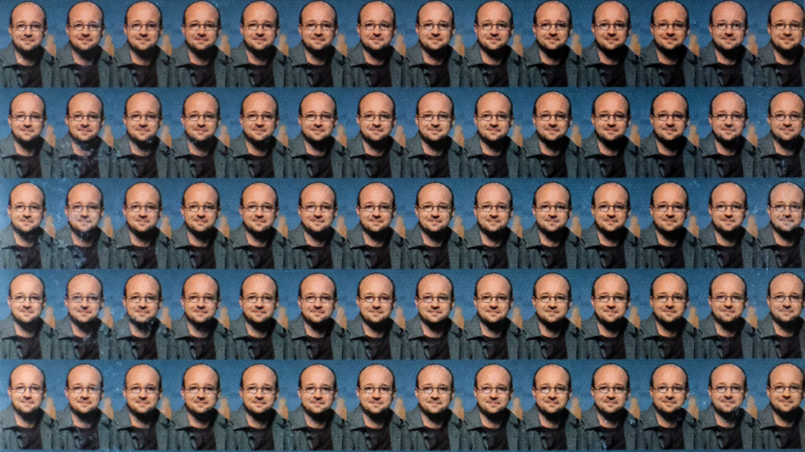 De Massa background