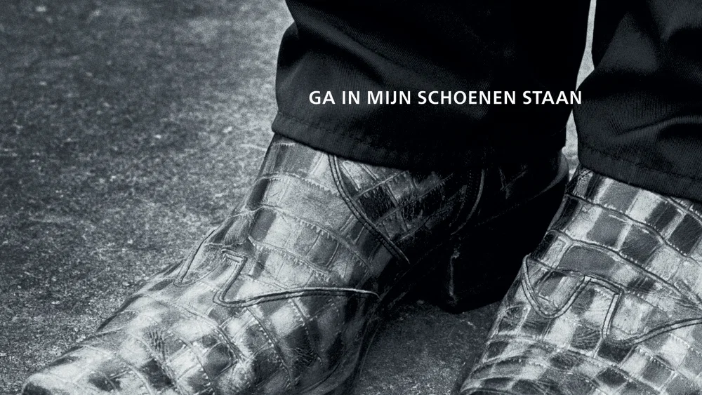 Ga In Mijn Schoenen Staan background