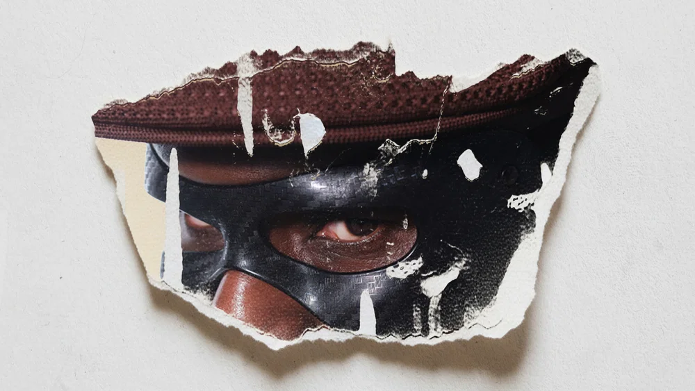 LE MASQUE background
