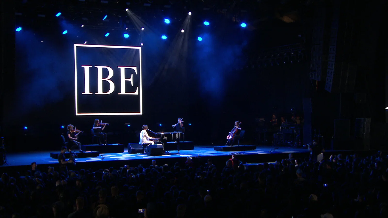 Table Of Fools - Live At Rock Werchter, BE / 2019 background