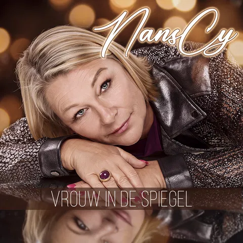 Vrouw in de spiegel