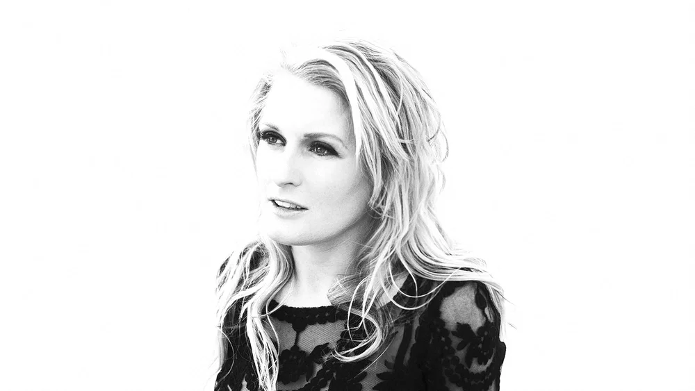 Onmeunig Sanne background
