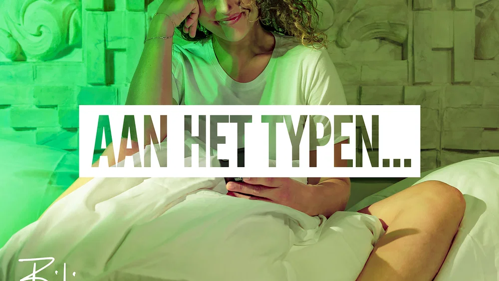Aan Het Typen… background