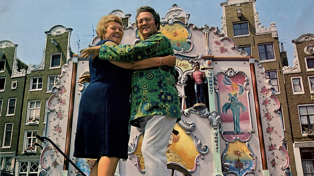 Alle Dagen Feest Met Tante Leen En Johnny Jordaan - Remastered 2022 background