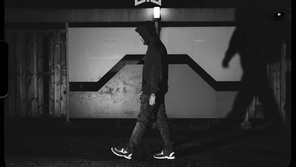 Alleen Soms background