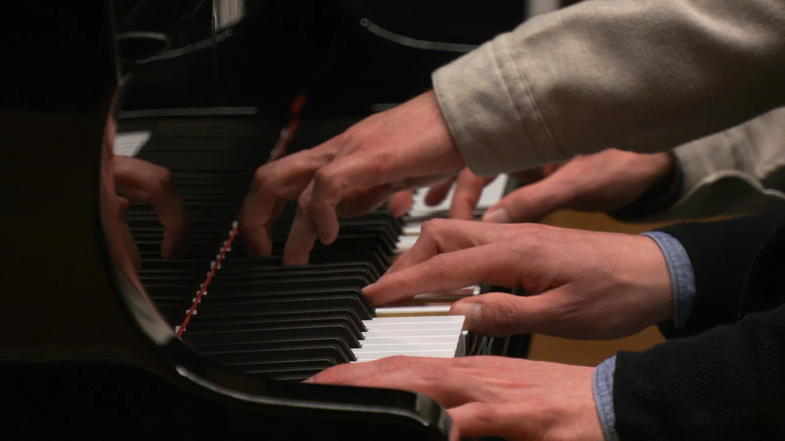 Brahms: 11 Chorale Preludes, Op. 122: No. 8, Es ist ein Ros' entsprungen (Arr. Mandyczewski for Piano 4 Hands) background