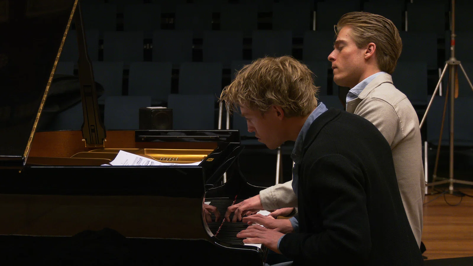 Brahms: 11 Chorale Preludes, Op. 122: No. 10, Herzlich tut mich verlangen II (Arr. Mandyczewski for Piano 4 Hands) background
