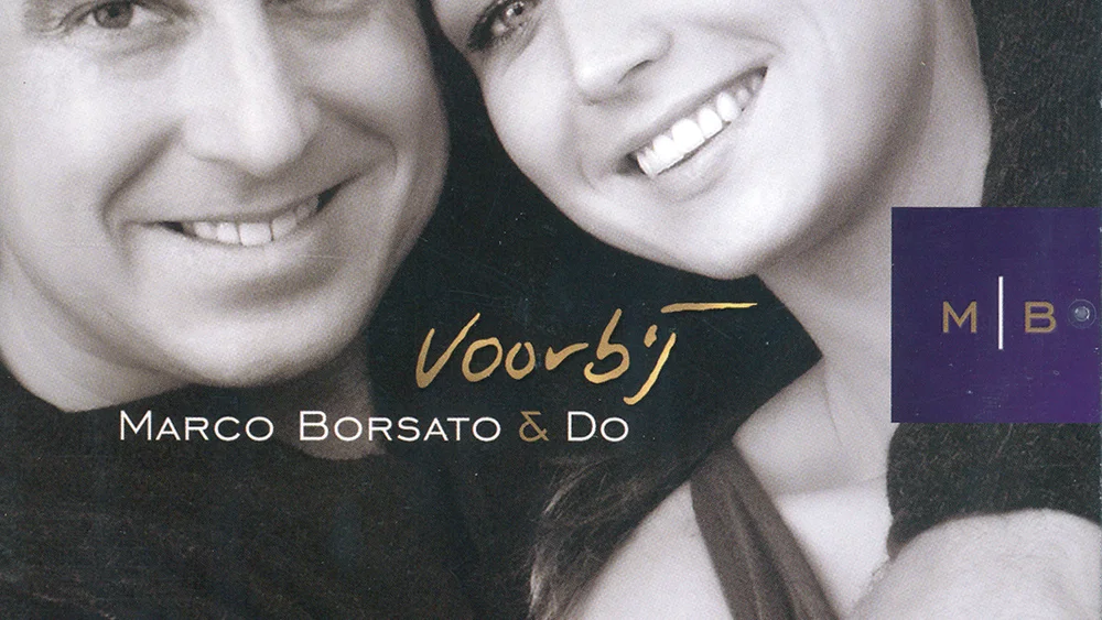 Voorbij background