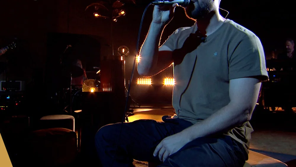 Alles Behalve Tijd - Uit Liefde Voor Muziek background