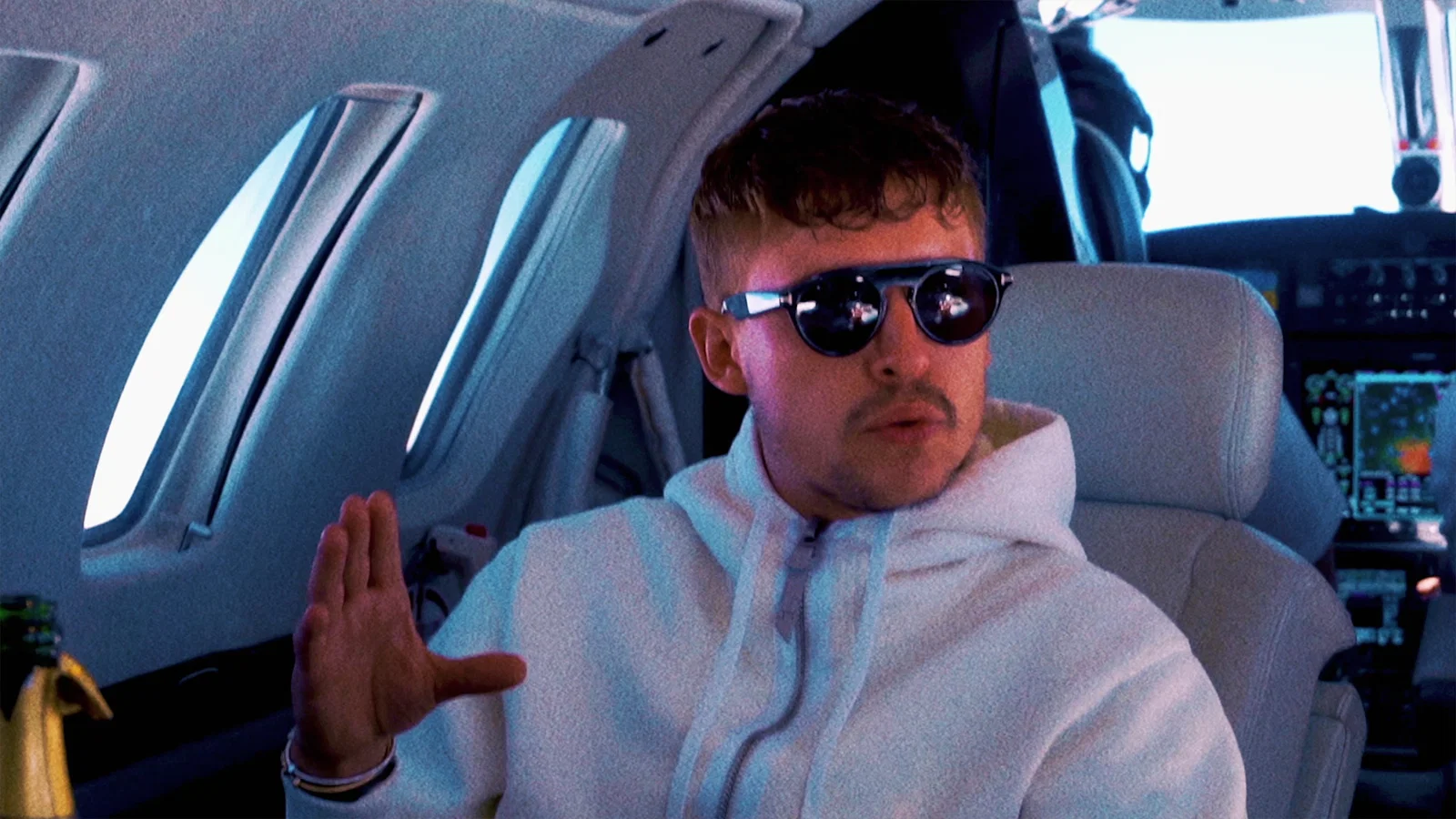 Af En Toe background