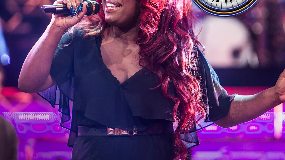 Roxanne - Uit Beter Dan Het Origineel background