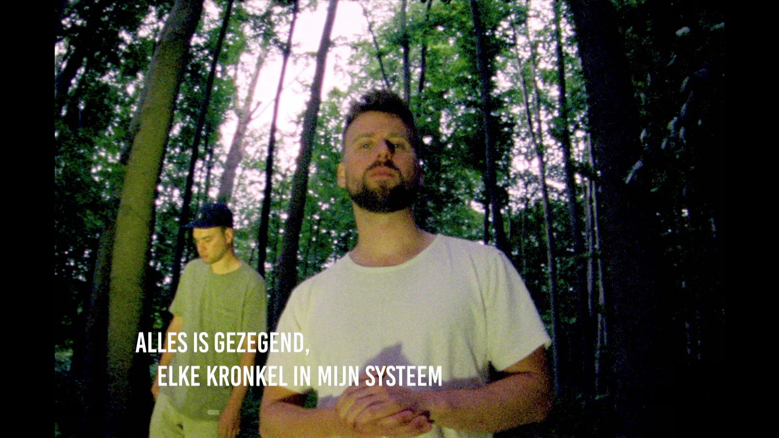 Alles Is Gezegend - Lyric Video background