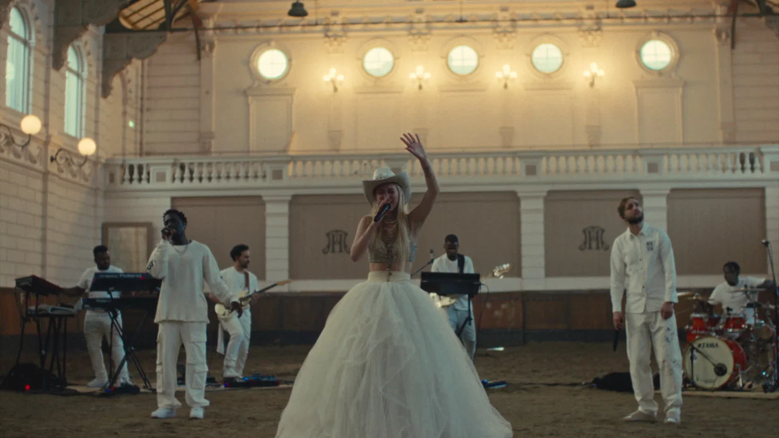 Adem Je In - Live background