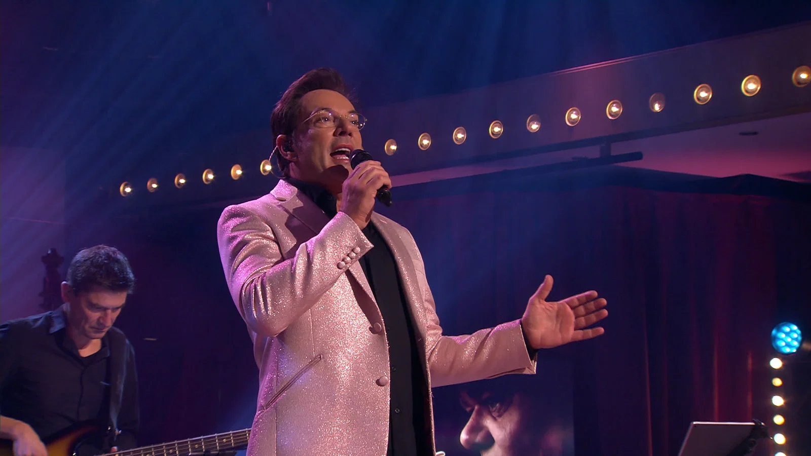 Blijf Bij Mij - Hazes Is De Basis background