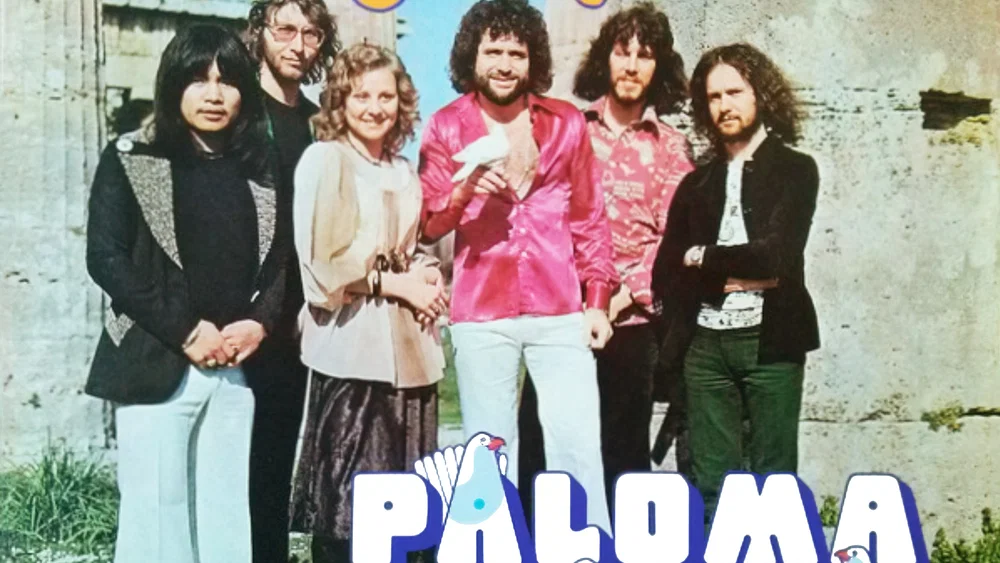 Paloma Blanca - Remastered background